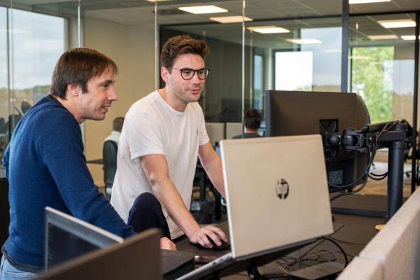 2 medewerkers van Sym3